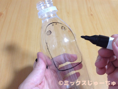 Making a Frog with a Plastic Bottle-c (2)